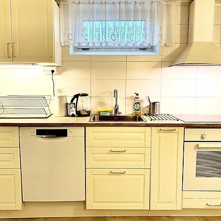 3 Rooms With Private Kitchen & Private Bathroom 5B Евле Экстерьер фото