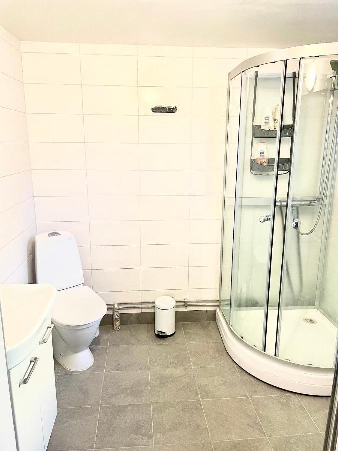 3 Rooms With Private Kitchen & Private Bathroom 5B Евле Экстерьер фото