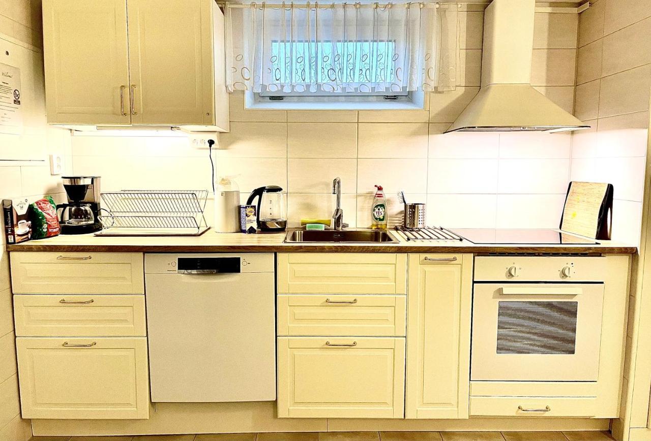 3 Rooms With Private Kitchen & Private Bathroom 5B Евле Экстерьер фото