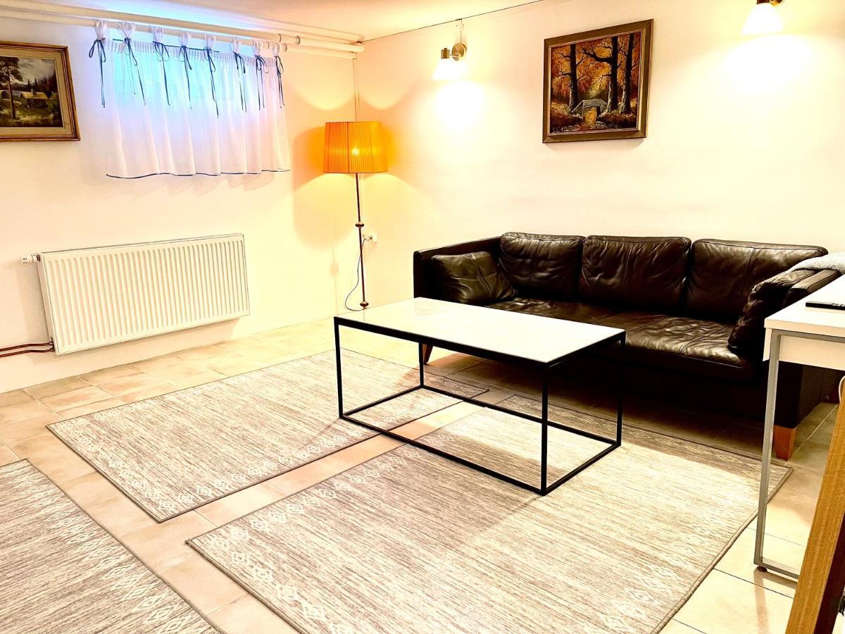 3 Rooms With Private Kitchen & Private Bathroom 5B Евле Экстерьер фото