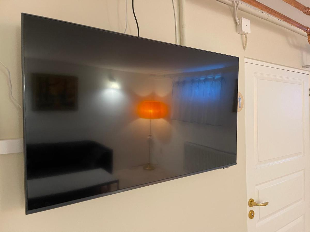 3 Rooms With Private Kitchen & Private Bathroom 5B Евле Экстерьер фото